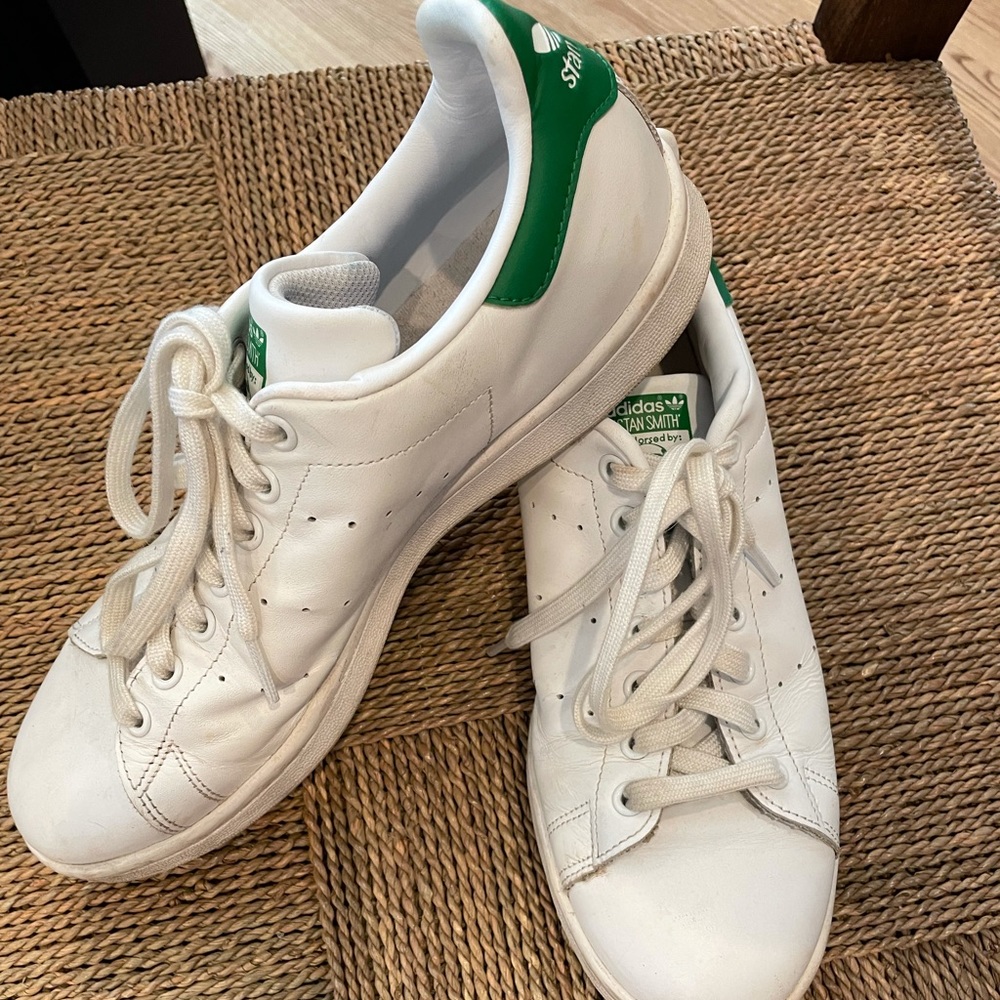 Adidas Stan Smith tennis shoes